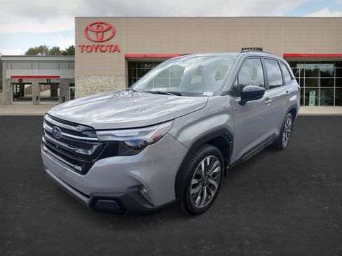 Used 2025 Subaru Forester Touring w/ Touring Package image 2