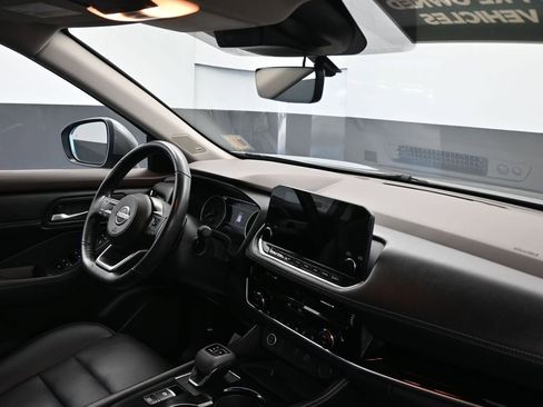 Used 2023 Nissan Rogue SL w/ SL Premium Package image 12