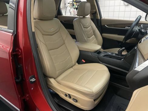Used 2022 Cadillac XT5 Sportv w/ Platinum Package AWD/4WD image 23
