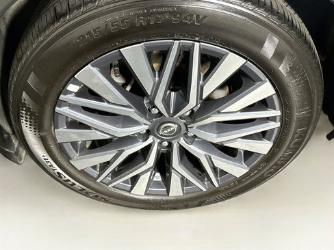 Used 2025 Nissan Altima 2.5 SV FWD image 11