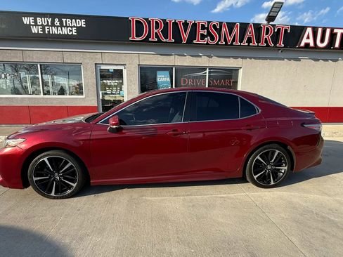 Used 2018 Toyota Camry XSE image 5