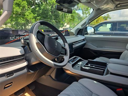New 2026 Lincoln Navigator L Black Label AWD/4WD image 19