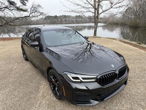 Used 2023 BMW 530i w/ M Sport Package image 2