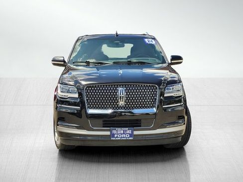 Used 2024 Lincoln Navigator Reserve AWD/4WD image 2