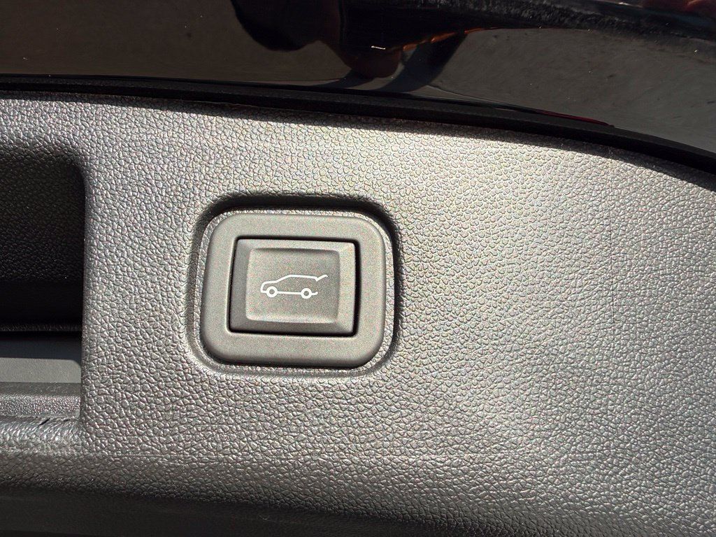 Used 2024 Chevrolet Blazer EV LT AWD/4WD image 28