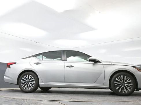 Used 2023 Nissan Altima 2.5 SV FWD image 45