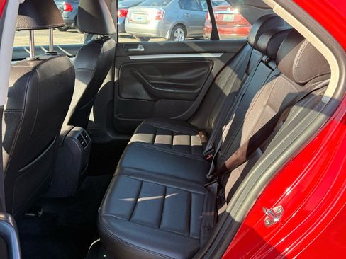 Used 2010 Volkswagen Jetta Limited Edition image 10