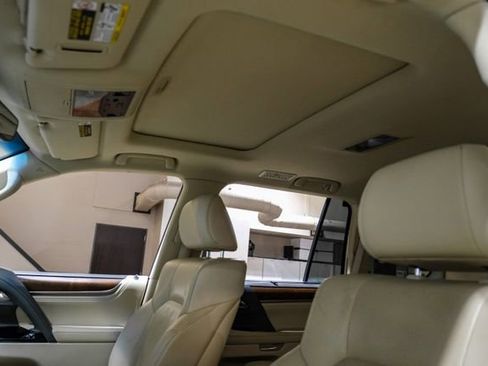 Used 2018 Lexus LX 570 4WD w/ Luxury Package image 5