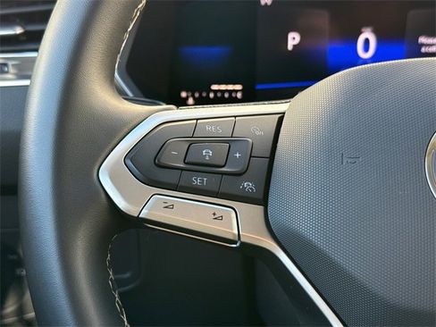 Certified 2022 Volkswagen Tiguan SE image 36