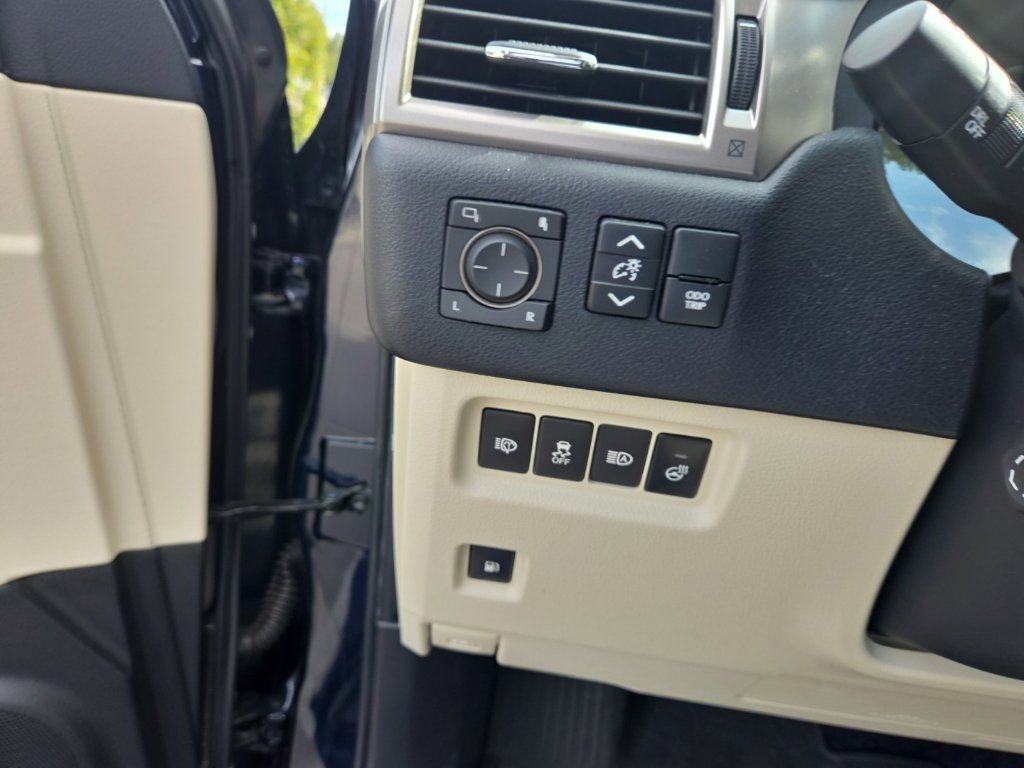 Used 2021 Lexus GX 460 Premium w/ Premium Package AWD/4WD image 18