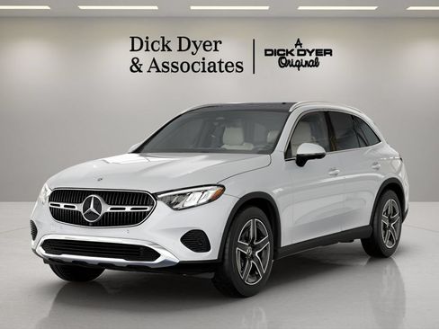 Used 2026 Mercedes-Benz GLC 300 image 1