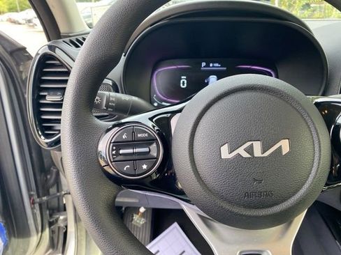 Used 2023 Kia Soul S image 25