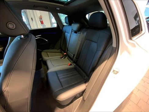 Used 2025 Audi Q5 Premium w/ Convenience Package AWD/4WD image 23