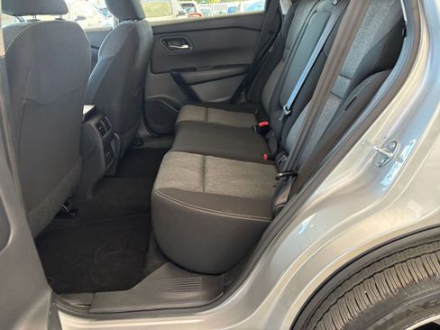 Used 2025 Nissan Rogue SV image 28