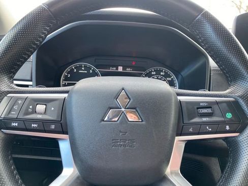 Used 2024 Mitsubishi Outlander SE image 18