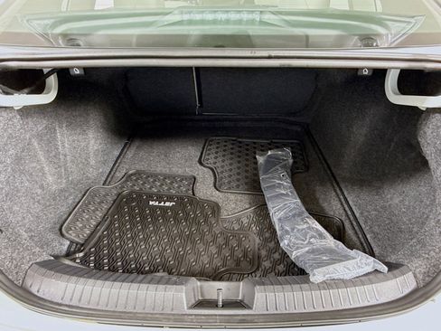 Certified 2025 Volkswagen Jetta SE w/ Sunroof Package image 23