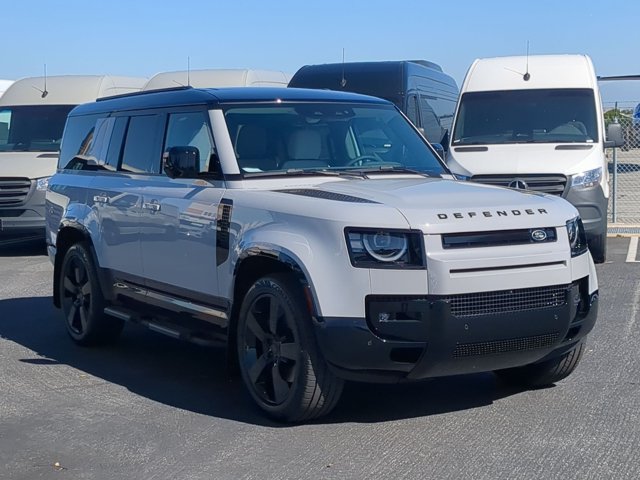 New 2026 Land Rover Defender 130 X-Dynamic SE AWD/4WD image 7