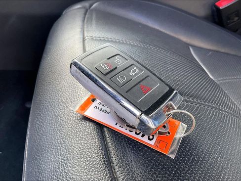 Used 2023 Land Rover Range Rover Evoque R-Dynamic SE image 14