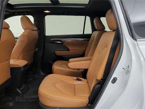 Used 2023 Toyota Highlander Platinum image 33