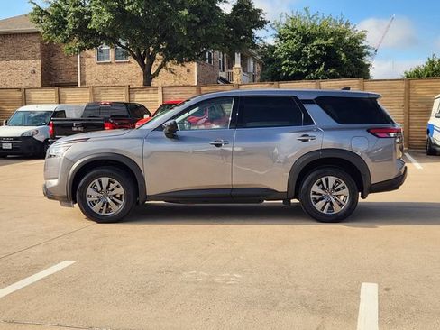 Used 2025 Nissan Pathfinder S FWD image 12