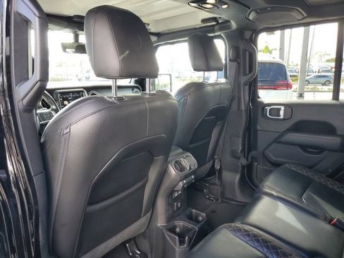 Certified 2021 Jeep Gladiator Overland AWD/4WD image 17