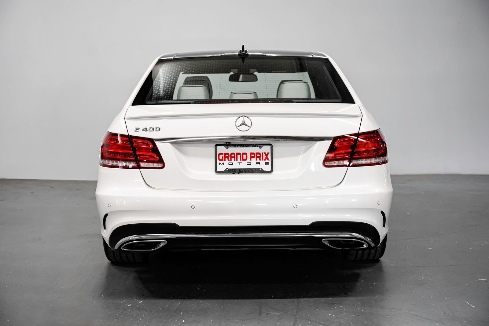 Used 2015 Mercedes-Benz E 400 Sedan image 4