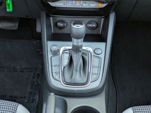 Certified 2022 Hyundai Kona SE image 14