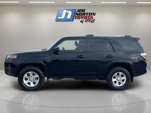 Used 2022 Toyota 4Runner SR5 image 8
