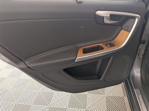 Used 2016 Volvo S60 T5 Inscription Platinum image 26