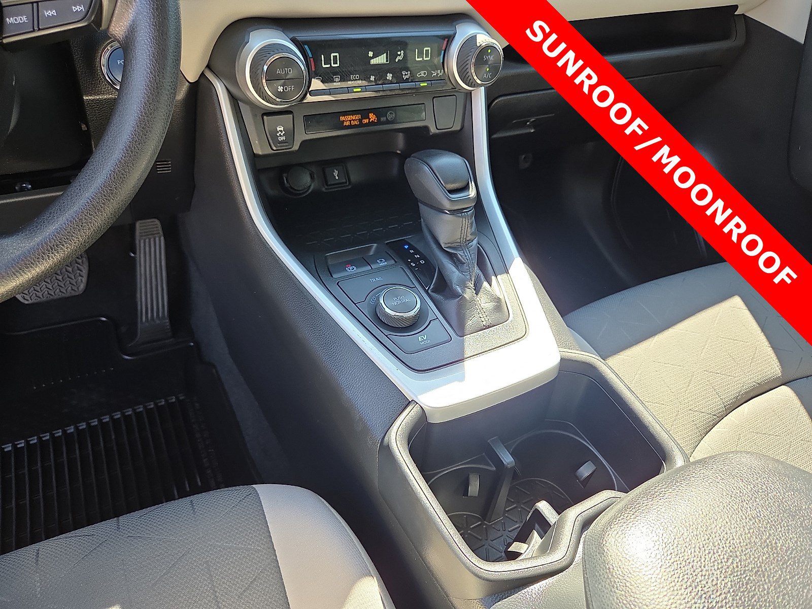 Used 2022 Toyota RAV4 XLE w/ Convenience Package AWD/4WD image 25