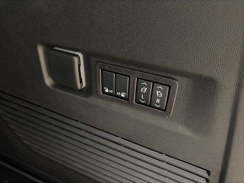 New 2026 Chevrolet Suburban High Country image 17