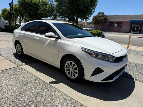 Used 2023 Kia Forte LX FWD image 3