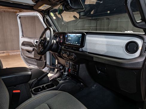 Used 2024 Jeep Wrangler Willys image 14