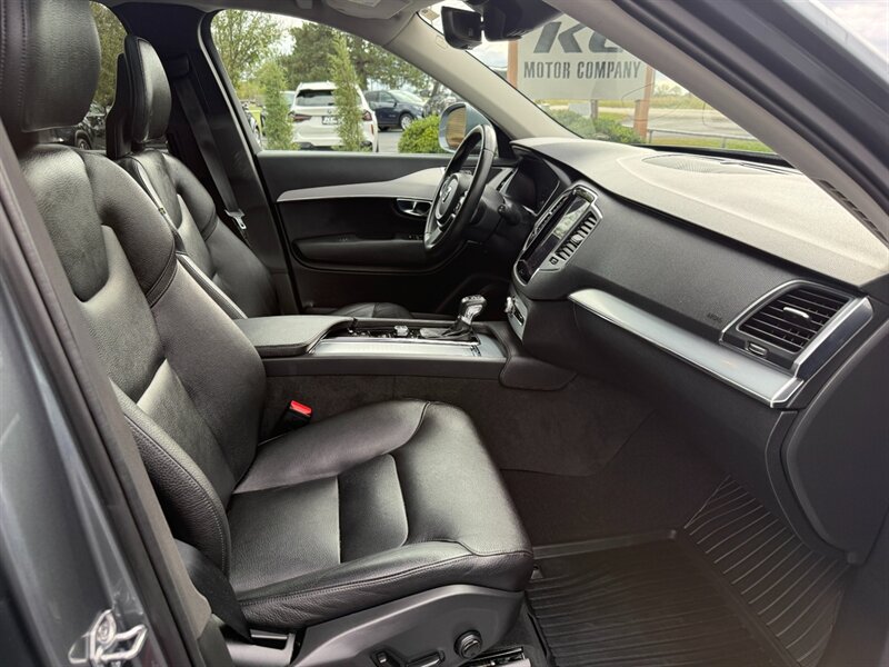 Used 2017 Volvo XC90 T5 Momentum w/ Vision Package FWD image 12