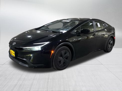 Used 2025 Toyota Prius LE FWD image 3