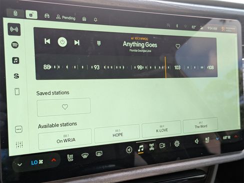 Used 2022 Rivian R1T Adventure image 21