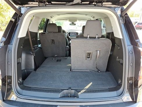 Used 2023 GMC Acadia SLE w/ Driver Convenience Package image 28