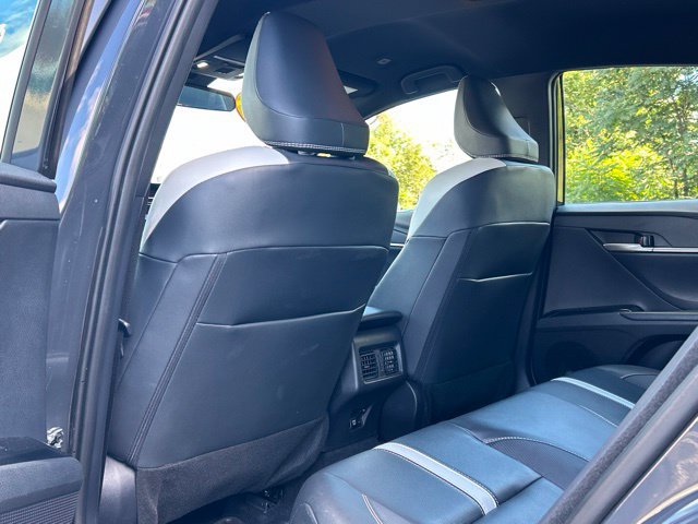 Used 2025 Toyota Camry SE AWD/4WD image 30
