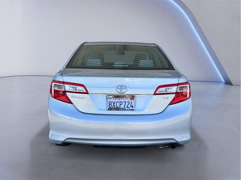 Used 2012 Toyota Camry LE FWD image 5