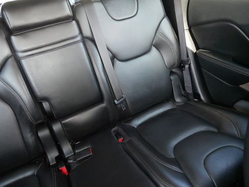 Used 2018 Jeep Cherokee Limited image 14