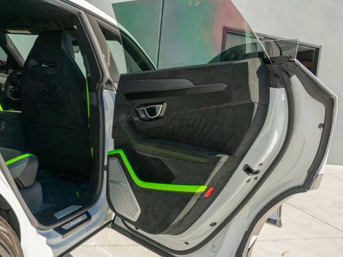 Used 2024 Lamborghini Urus Performante image 63