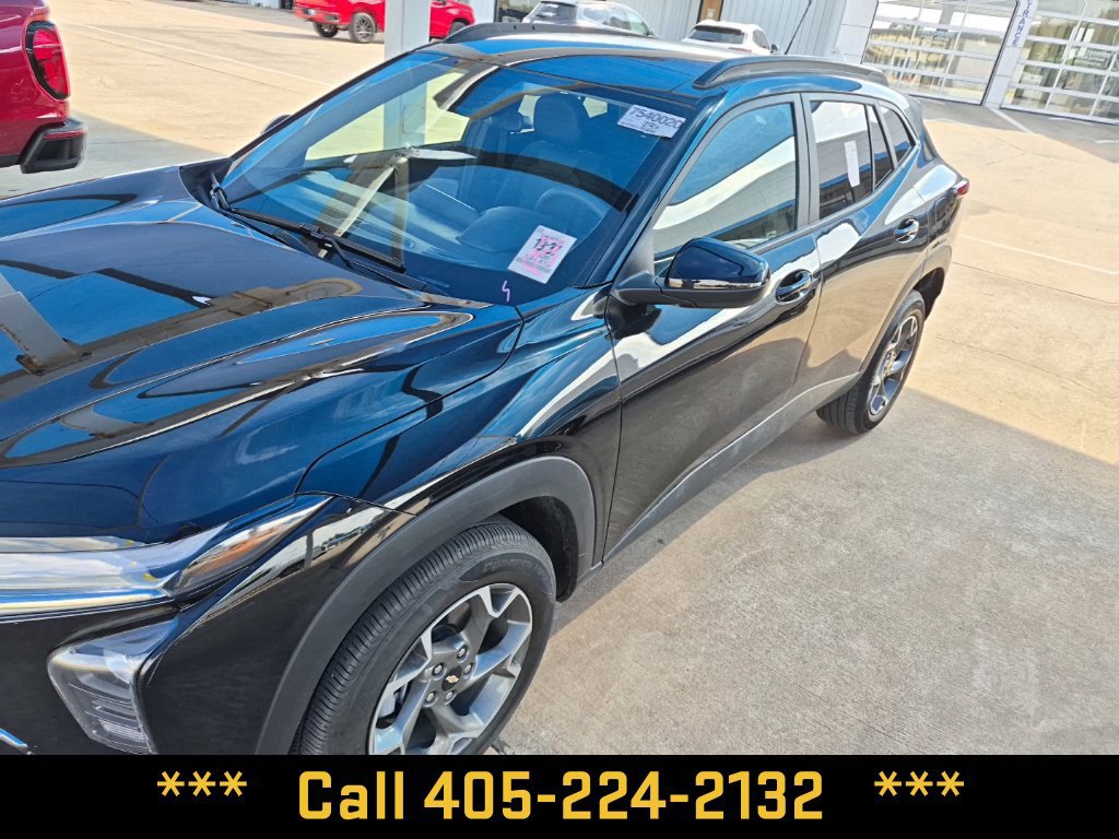 Used 2026 Chevrolet Trax LT FWD image 4