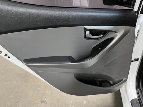 Used 2016 Hyundai Elantra SE FWD image 16