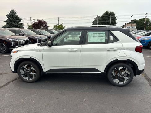 Used 2026 Hyundai Venue SEL FWD image 2