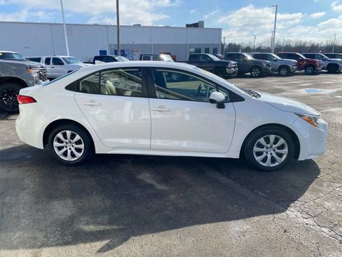 Used 2021 Toyota Corolla LE image 6