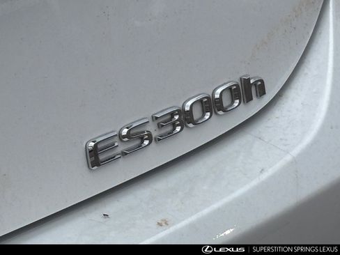 Used 2023 Lexus ES 300h w/ Premium Package image 11