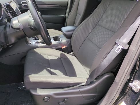 Used 2022 Jeep Grand Cherokee Laredo E AWD/4WD image 16