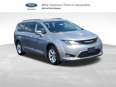 Used 2020 Chrysler Pacifica Touring-L w/ Tire & Wheel Group