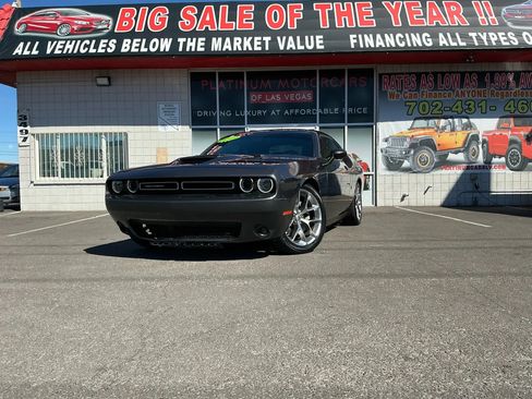 Used 2022 Dodge Challenger GT RWD image 2