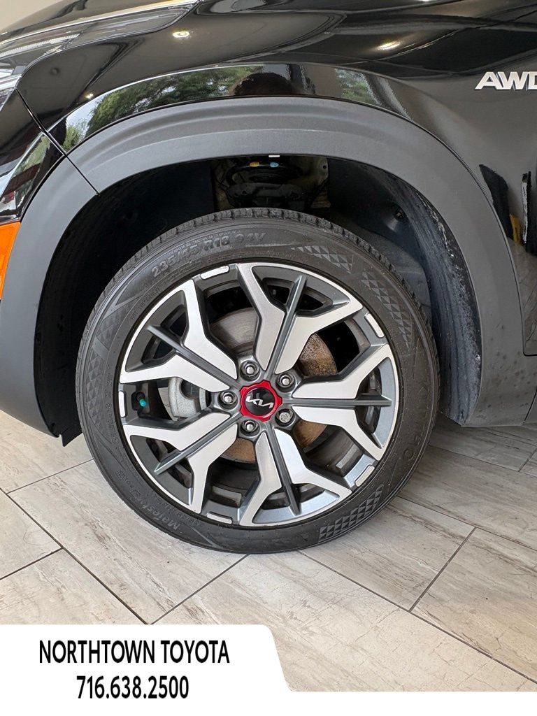 Used 2023 Kia Seltos SX w/ SX Sunroof Package AWD/4WD image 8
